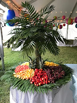 Edible pineapple tree for dessert
