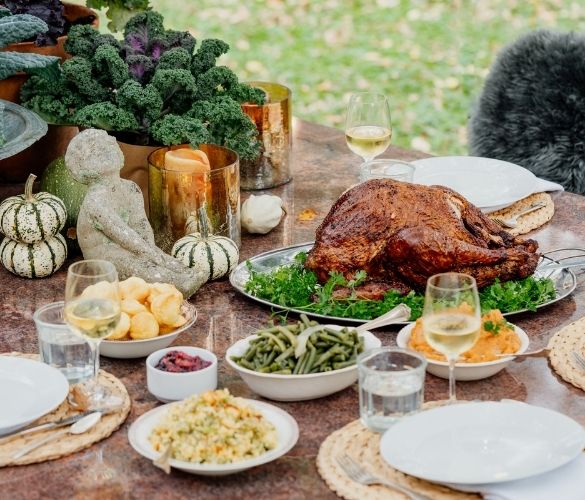 Rocklands holiday table with turkey decorated outside