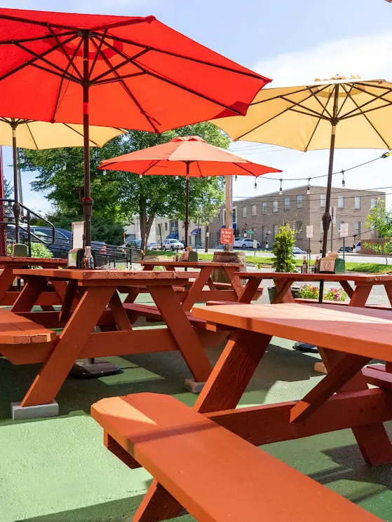 Dine alfresco at Rocklands Alexandria picnic tables