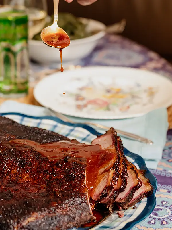 rocklands-holiday-33 Sauce dipping on brisket