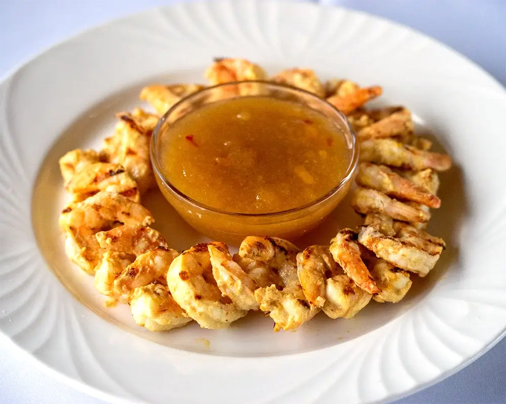 Shrimp with dipping sauce hors d'oeuvre